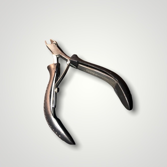 QUO BEAUTY Soft Grip Cuticle Nipper 1/2 Jaw - Picture 7 of 8